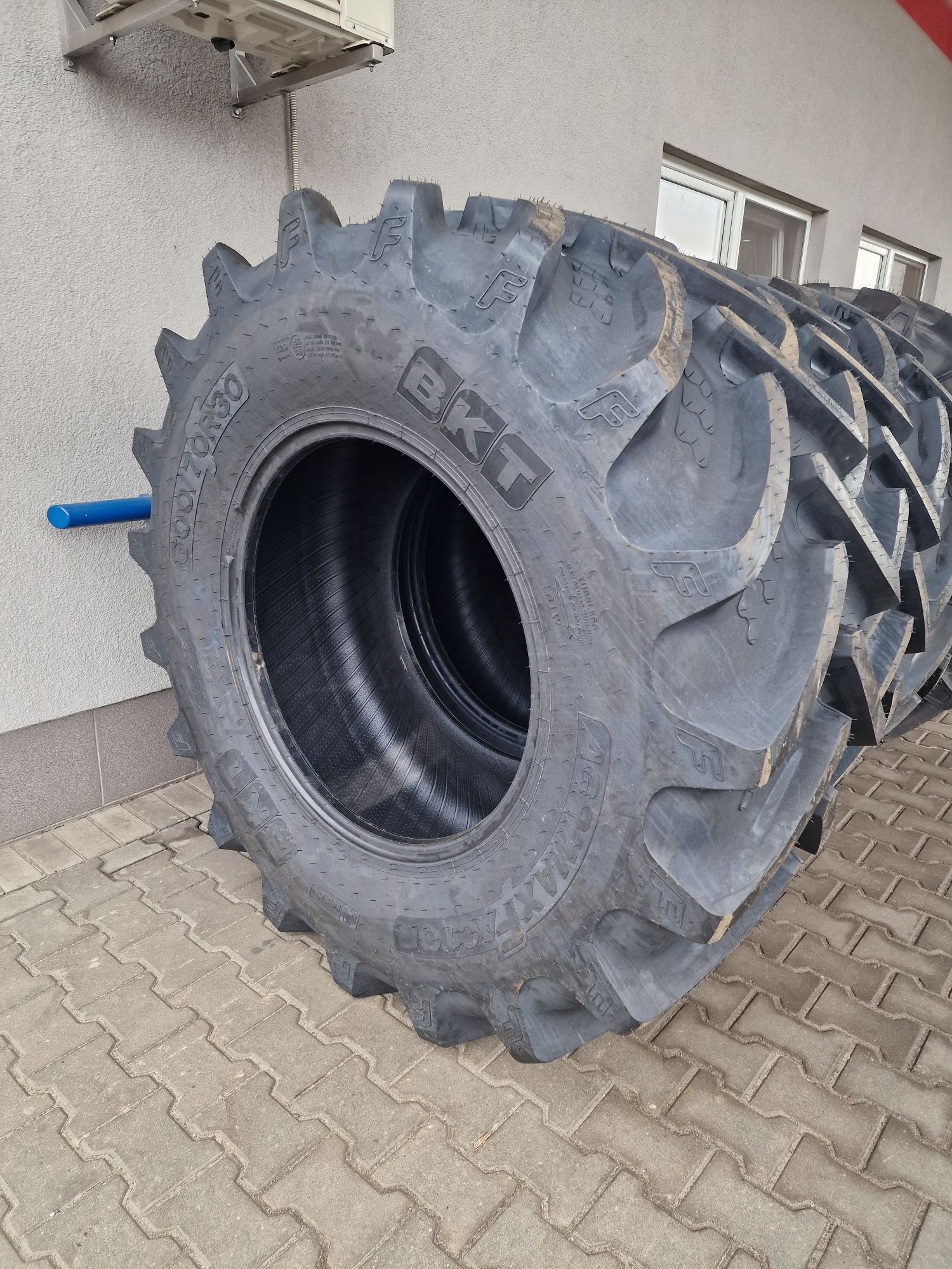 OPONY 600/70R30 Bkt Agrimax Factor