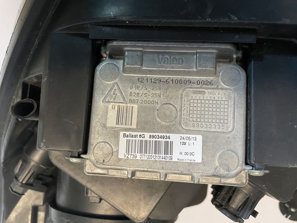 Citroen DS4 11-  / lampa prawa przednia Xenon / uszkodzona części