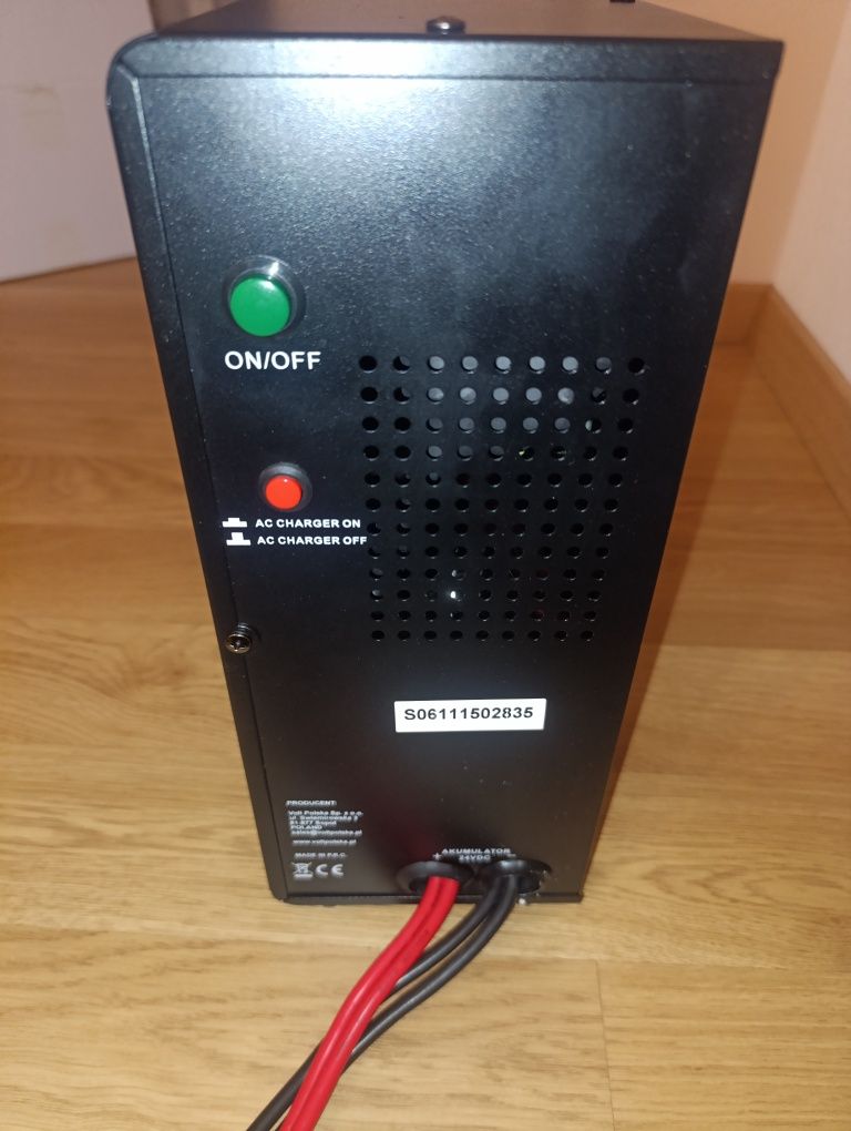 Гібридний ДБЖ/інвертор Volt Polska SINUS PRO 2000 W 24/230V 1400/2000W