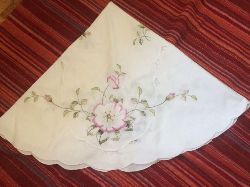 Naprons P/ Quarto e Sala NOVOS e Toalha de Mesa Bordada