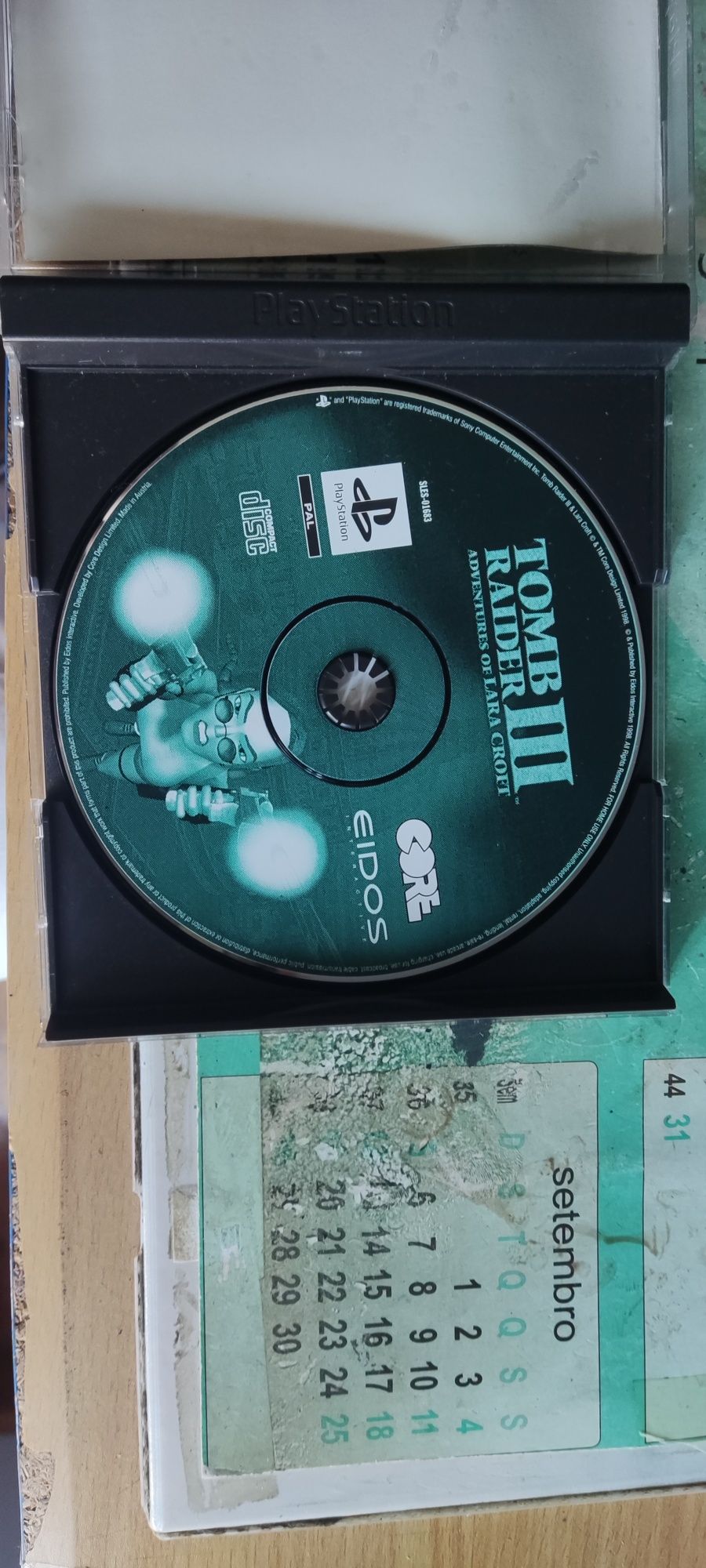Vendo Tomb Raider III e IV PS1