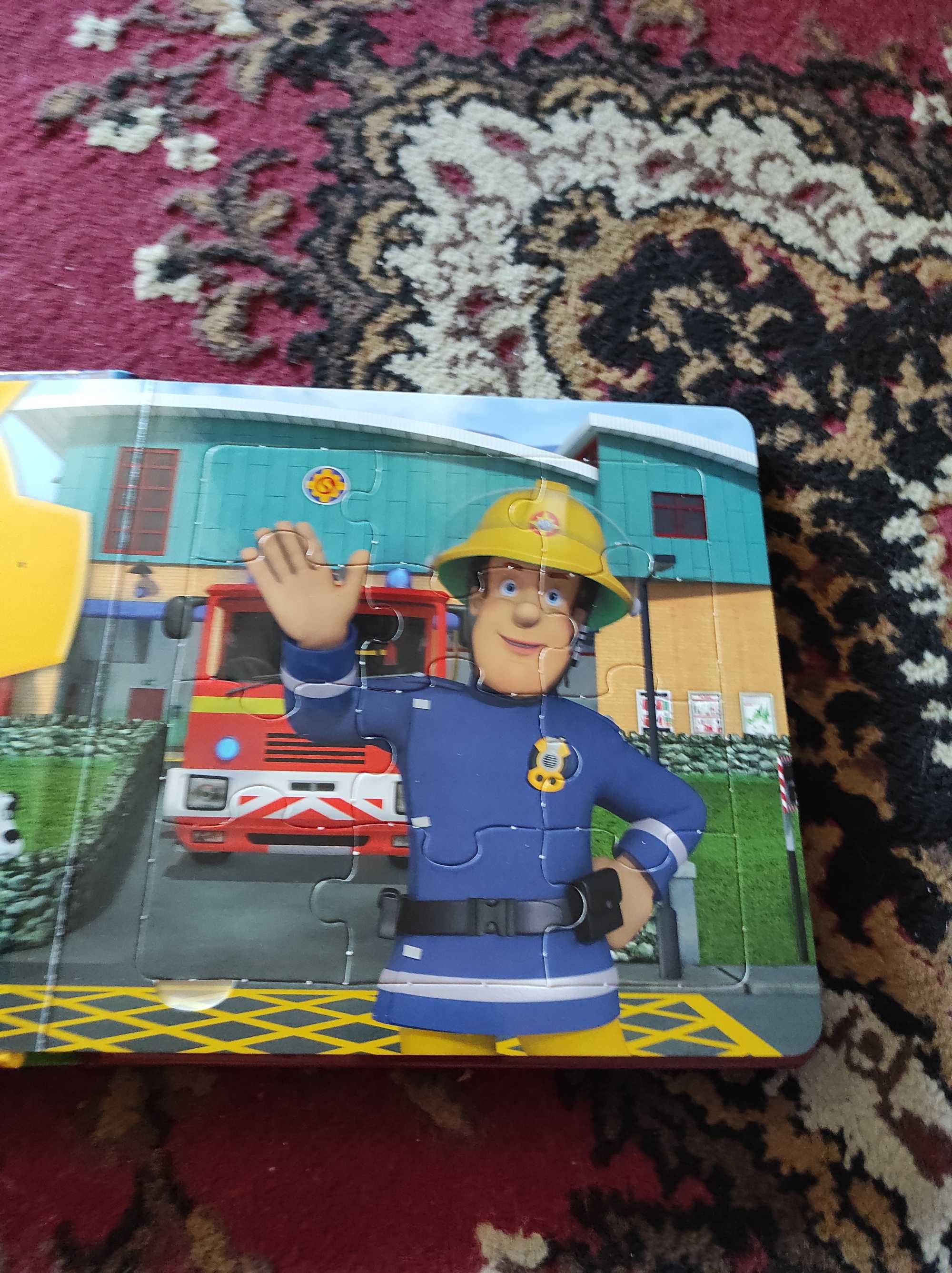 Strażak Sam książka z puzzlami