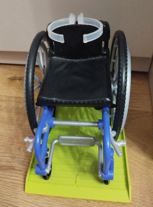 Zestaw Barbie DreamHouse + karetka + 10 lalek + mnóstwo akcesoriów