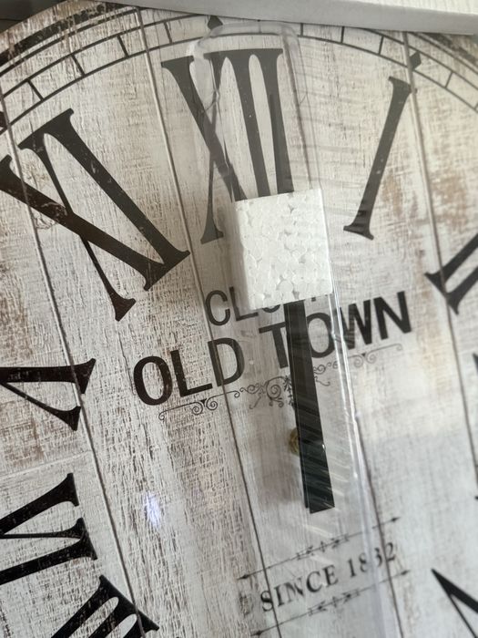 Relógio de parede com etiquetas (completamente novo)