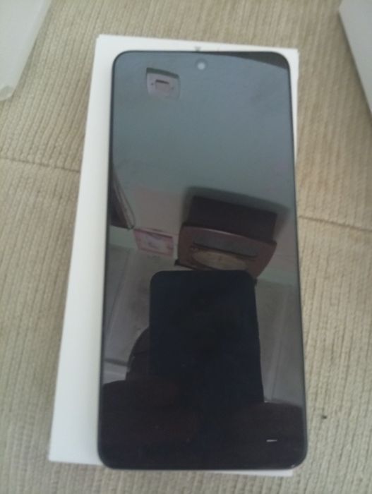 Telemóvel OPPO novo em caixa com 256 gigas de memória