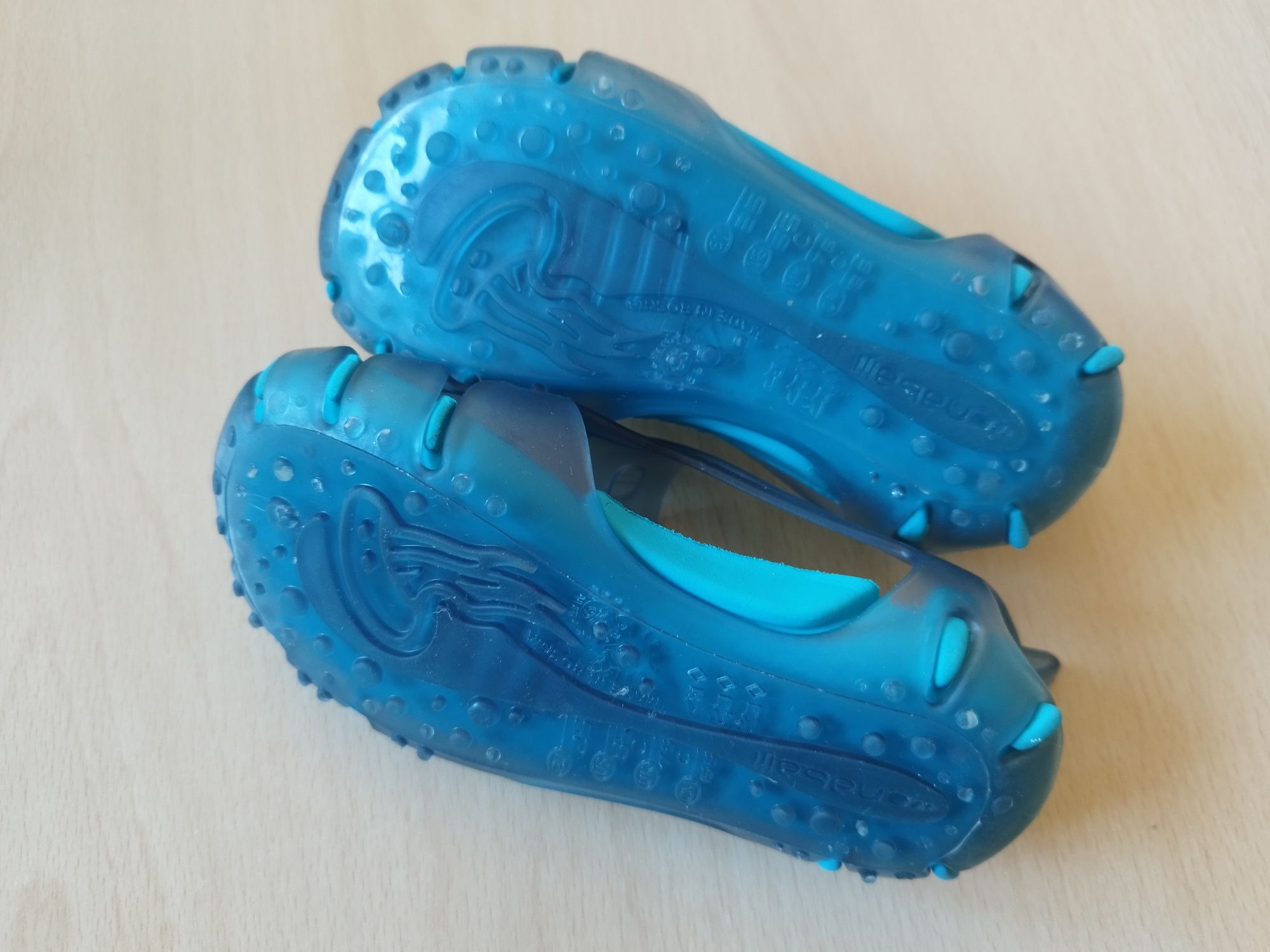 Niebieskie buty do wody basen Nabaiji 25 Decathlon