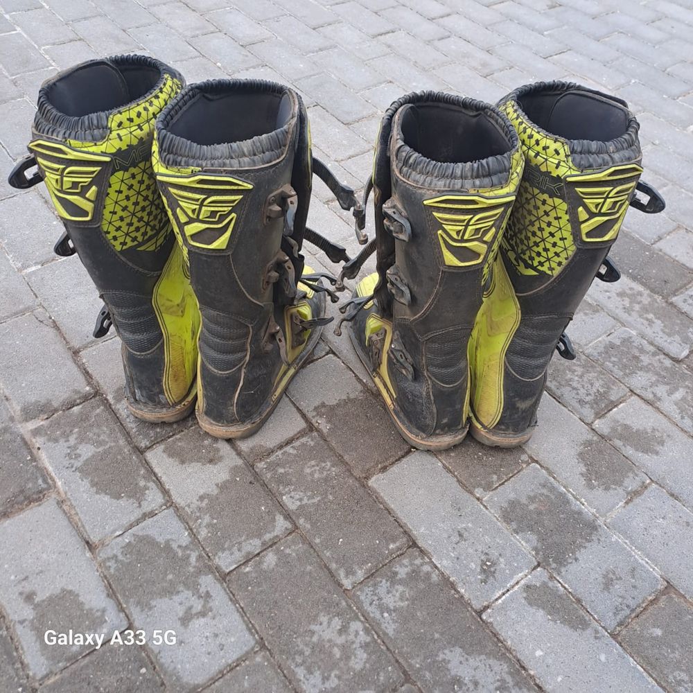 Material moto cross