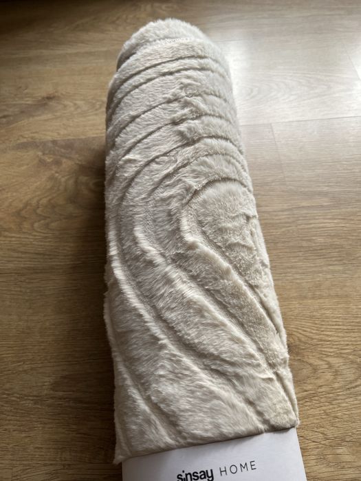 Nowy kremowy dywan sinsay