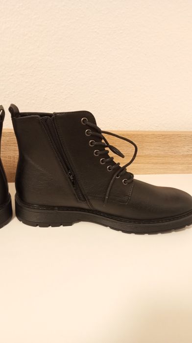 Botas AM Shoe Company - Novas, Tamanho 43, Super Estilo e Resistência!