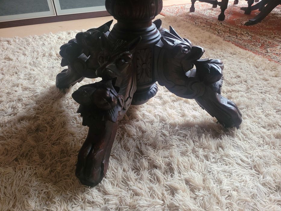 Mesa antiga, redonda em madeira maciça - Restaurada