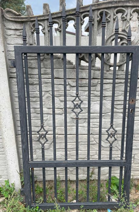 Masywna stalowa furtka 0,9 × 1,35 m — bardzo dobry stan