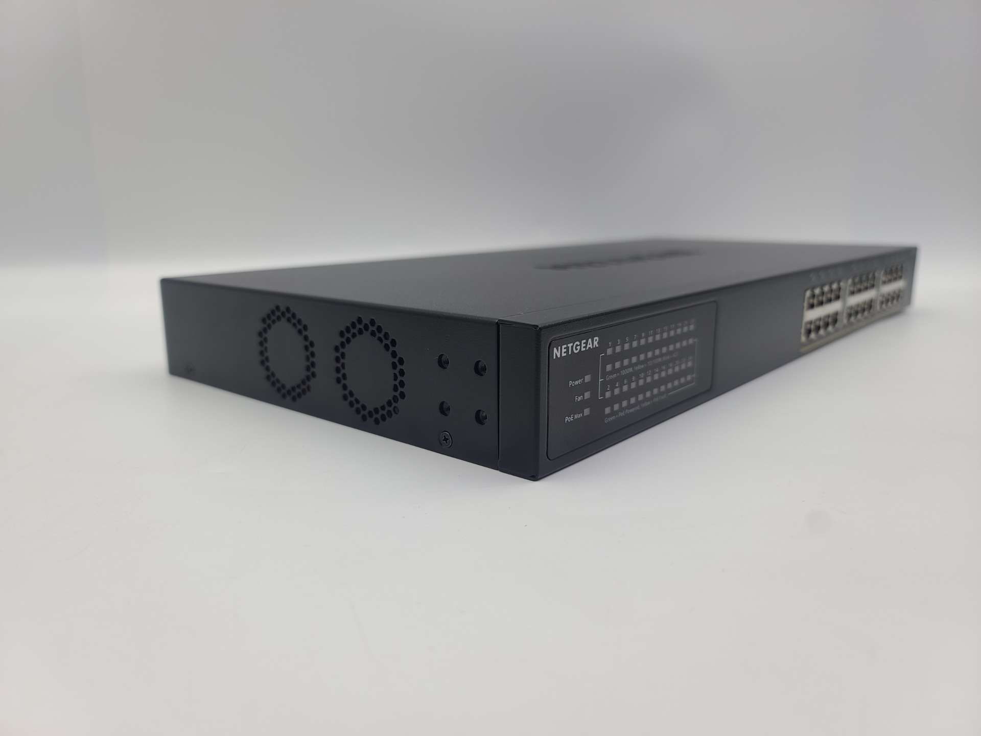 Switch niezarządzalny Netgear GS324P 24 porty
