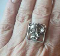 Ciekawy srebrny pierścionek
