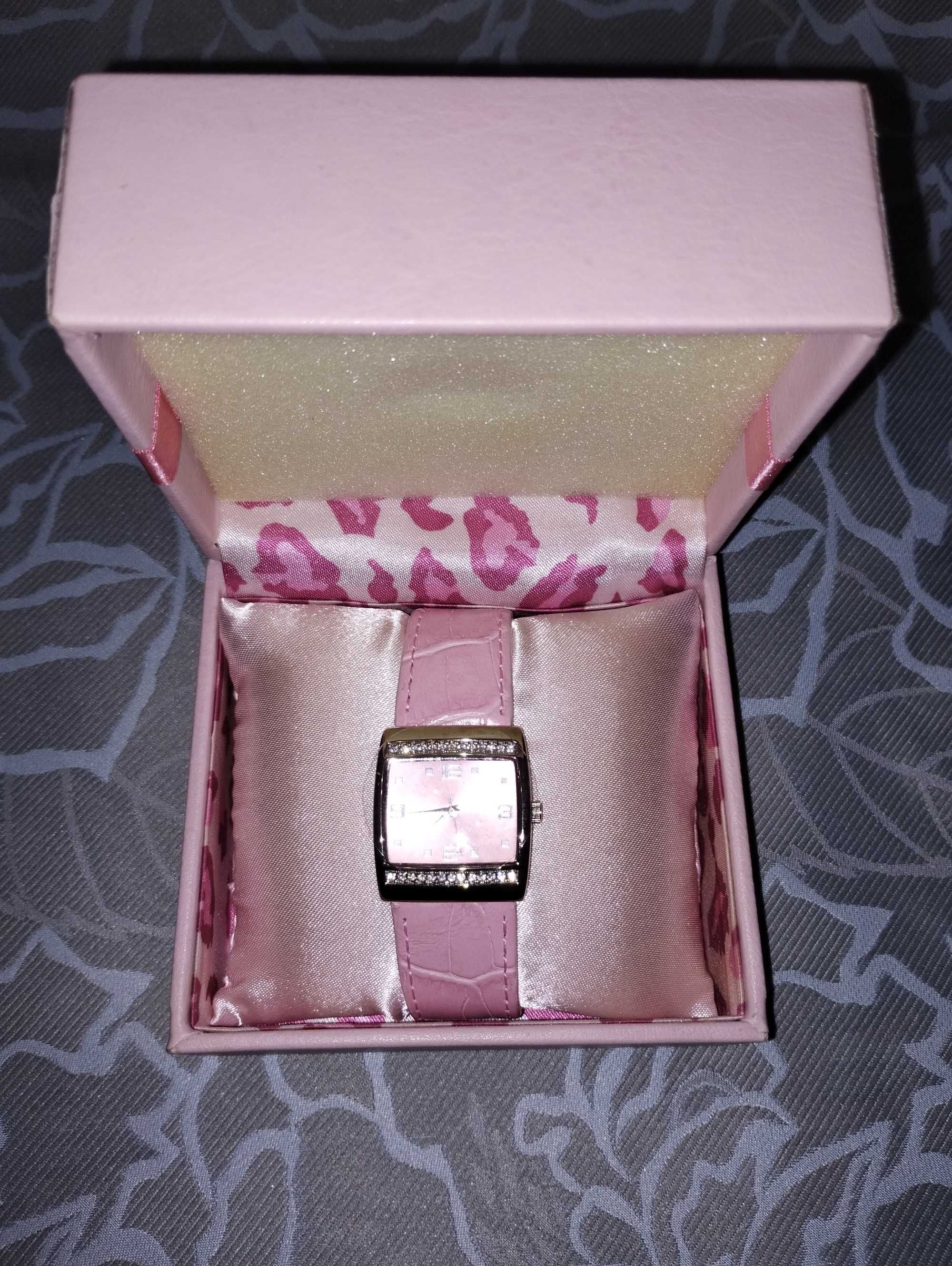 Часы наручные женские Mery Kay pink в подарочной упаковке новые. 150гр