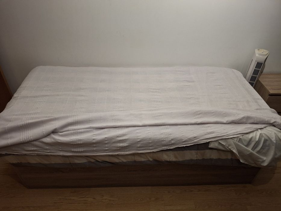 Cama sommier solteiro+colchão+mesa cabeceira