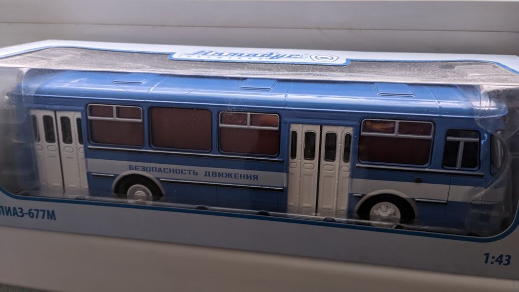 Модель автобуса ЛиАЗ-677М, 1:43