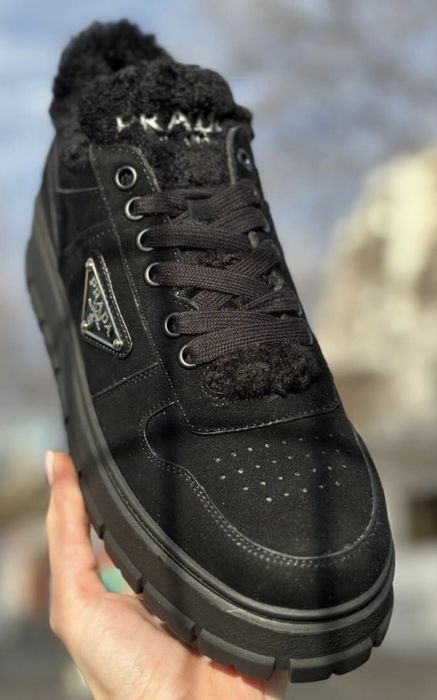 Кросівки Prada з овчиною