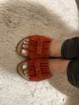 Sandalia em pele