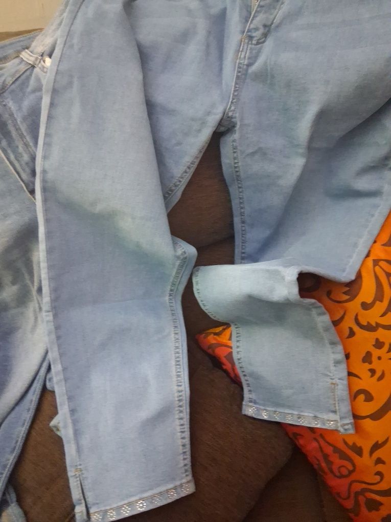 Roupas calças  de ganga de marca.