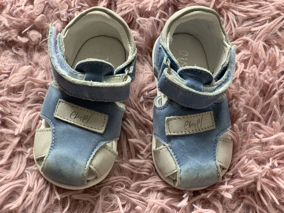 Buciji Emel do nauki chodzenia r.18