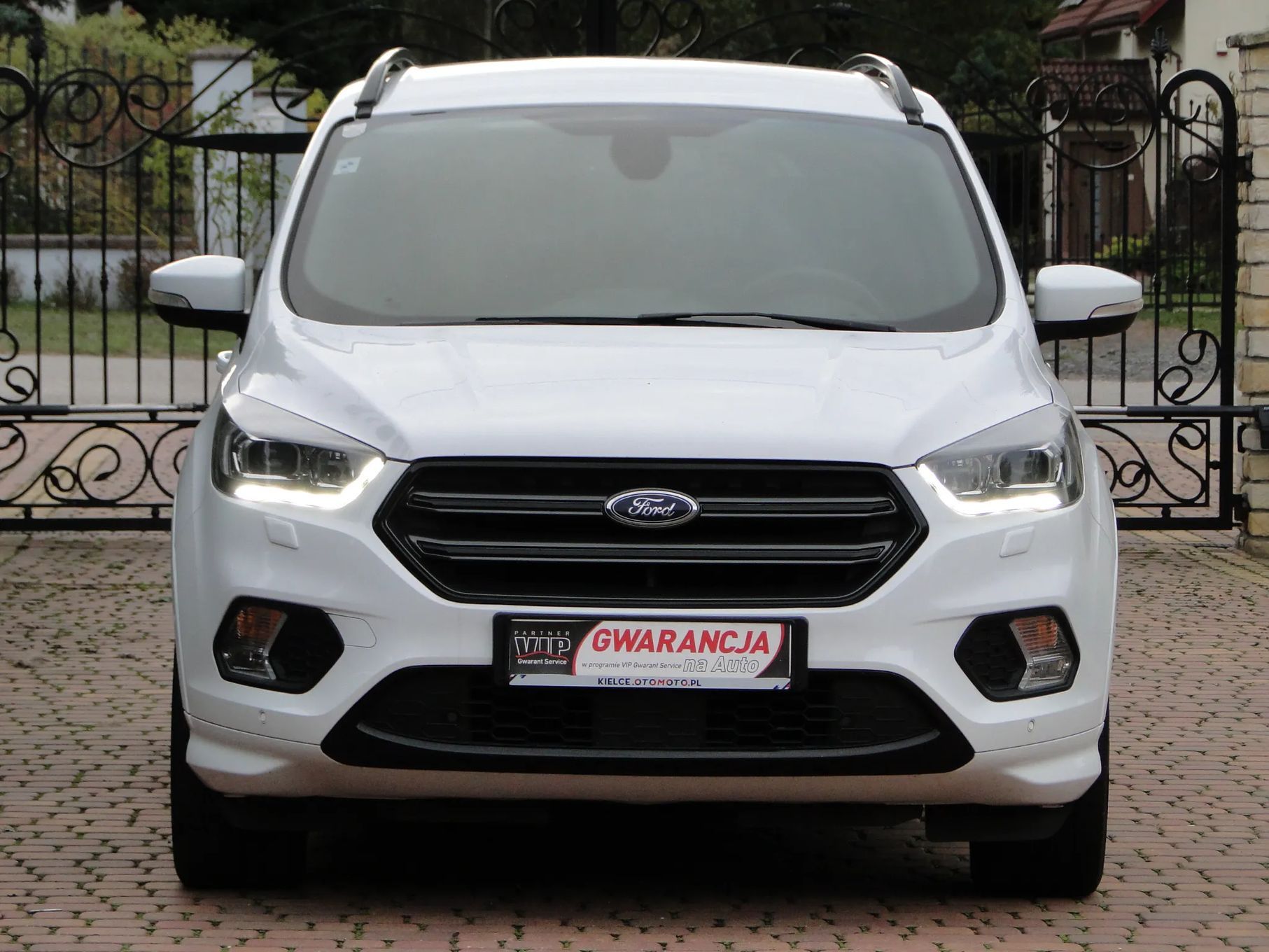 Ford Kuga 1.5 EcoBoost_ST-Line_Alu18"_Navi_Bi-Xenon_Skóra_Park Assist_Gwarancja