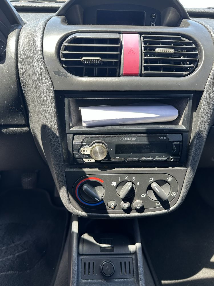 Opel corsa 1.3 cdti com sistema de som