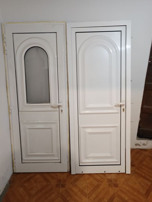 Portas de alumínio com canhões novos