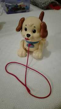 Brinquedo cão com trela