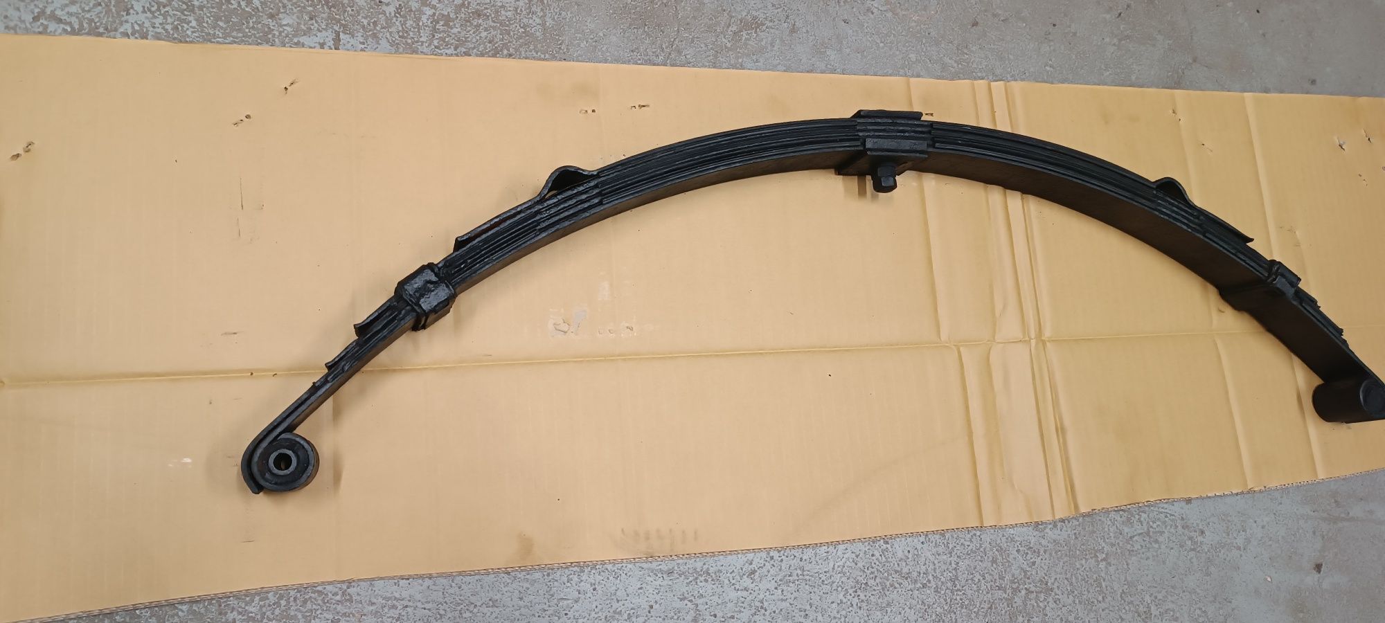 Fiat 126p resor oryginalny zapieczona śruba ładny stan