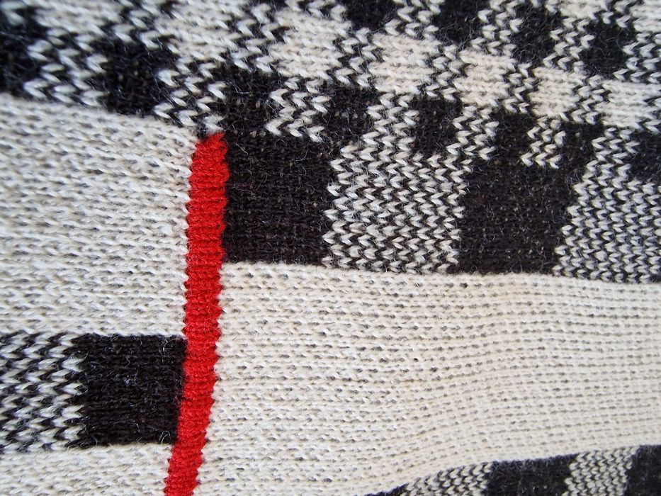 Sukienka dzianinowa oversize geometryczny wzór – stan idealny