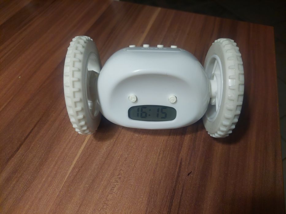 Uciekający alarm budzik