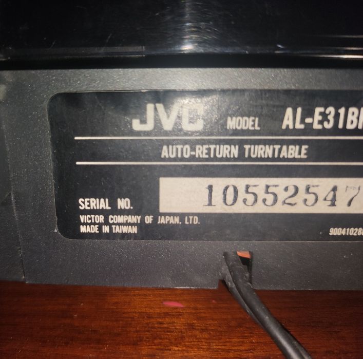Виниловый проигрыватель JVC