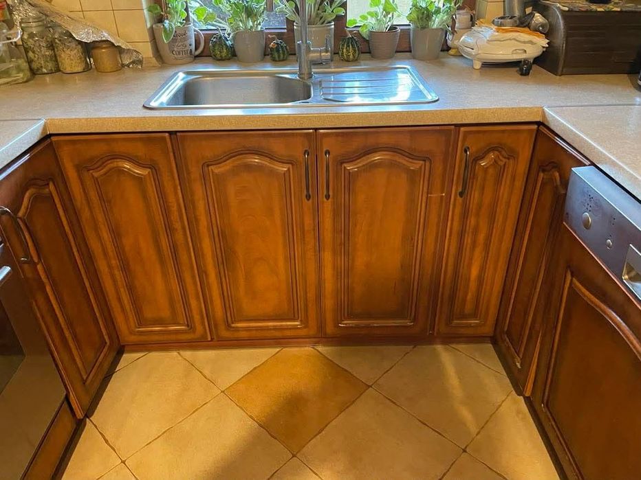 Meble kuchenne ze sprzętem AGD (bez lodówki) – komplet do sprzedaży