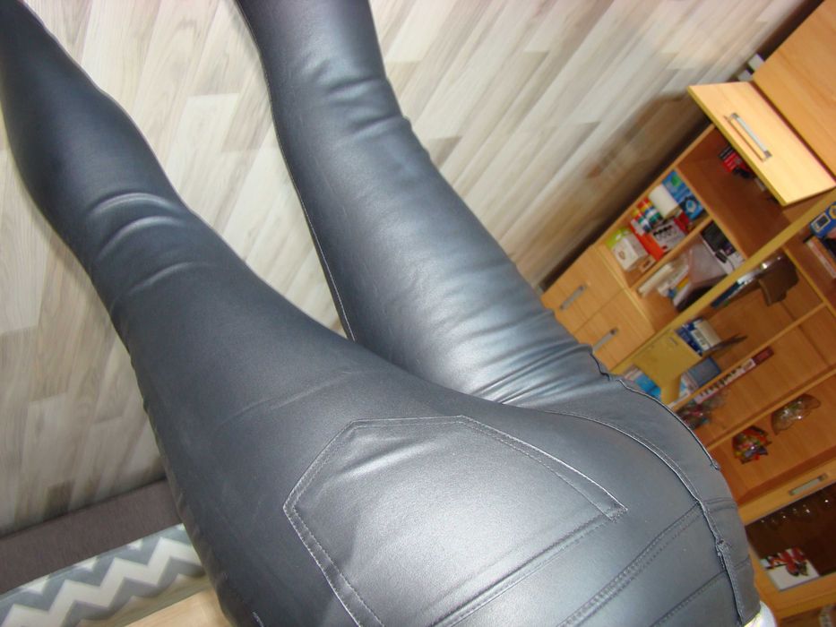 M Sara Jeans rozmiar 30 czarne woskowane spodnie rurki damskie