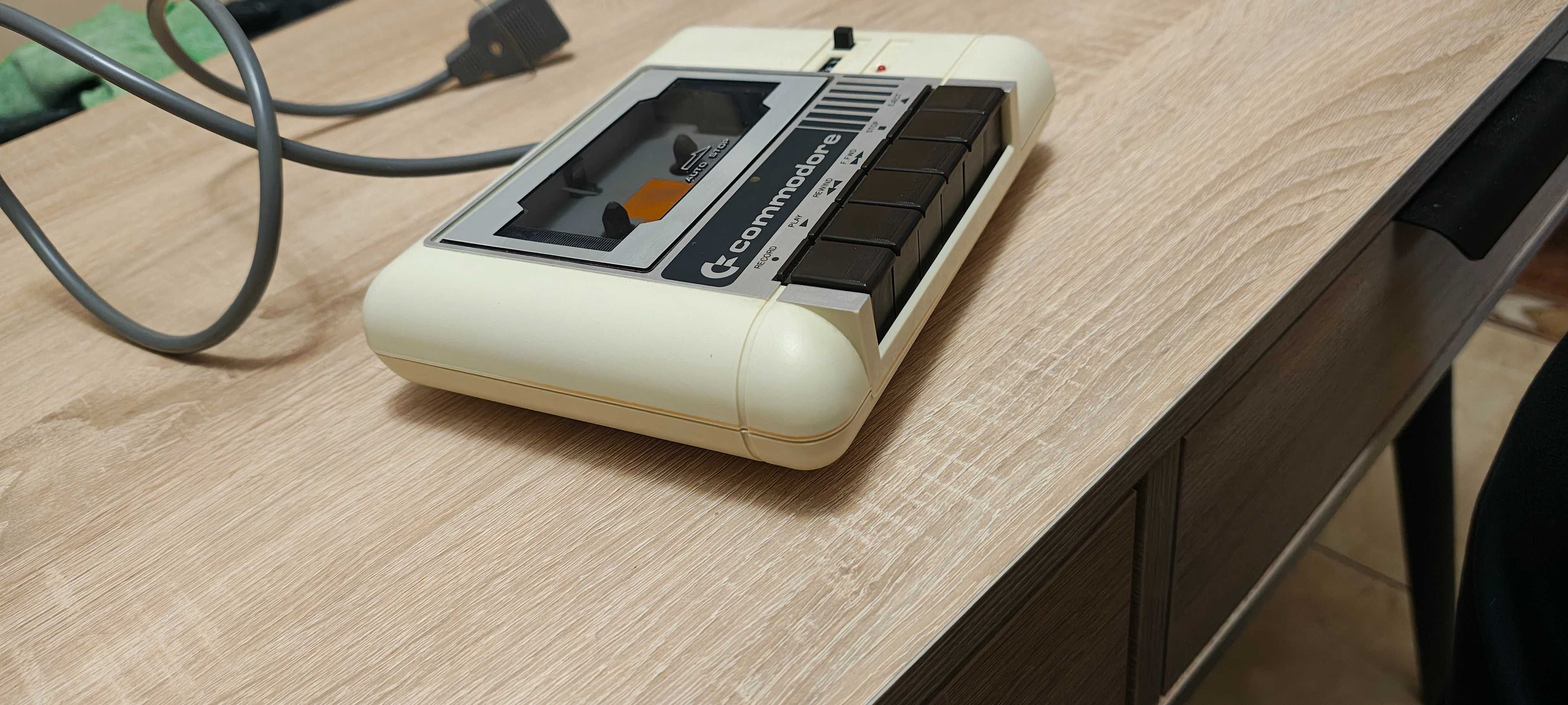 sprzedam magnetofon 1530 model C2N do Commodore C 64 stan bdb