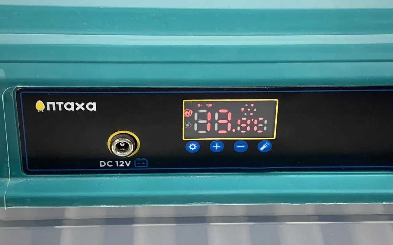 Інкубатор автоматичний ПТАХА 130-G (220/12В) на 130 яєць.