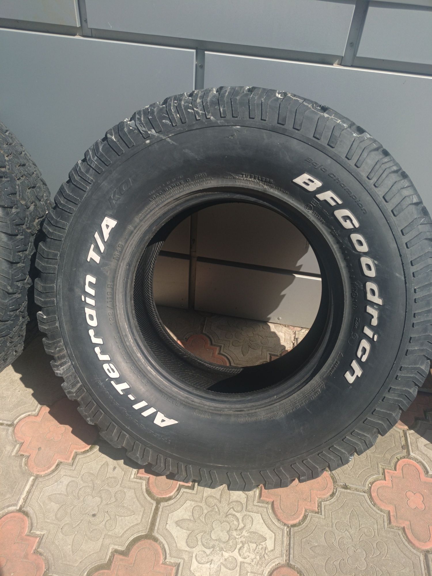 Срочно! Продам резину  285/75R16