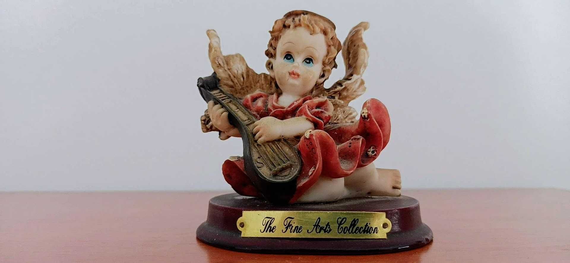 Figura de Anjo a tocar viola em porcelana