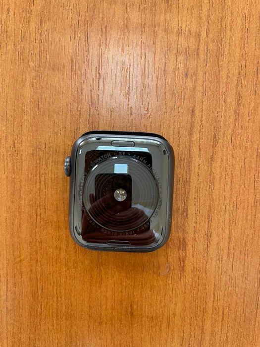 Apple Watch SE 44mm (Space Gray, GPS)