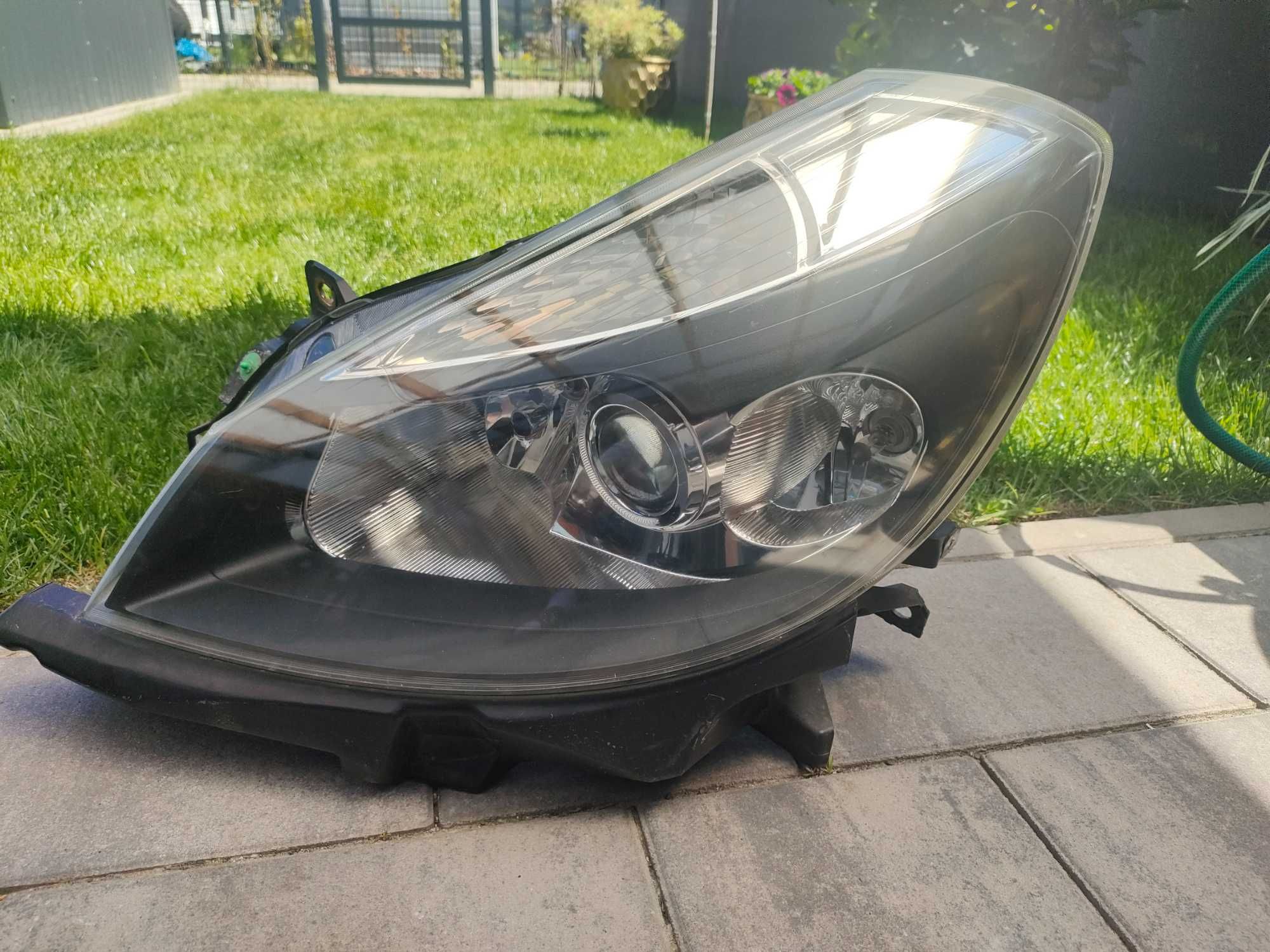Clio III   lampa lewy prawy przód