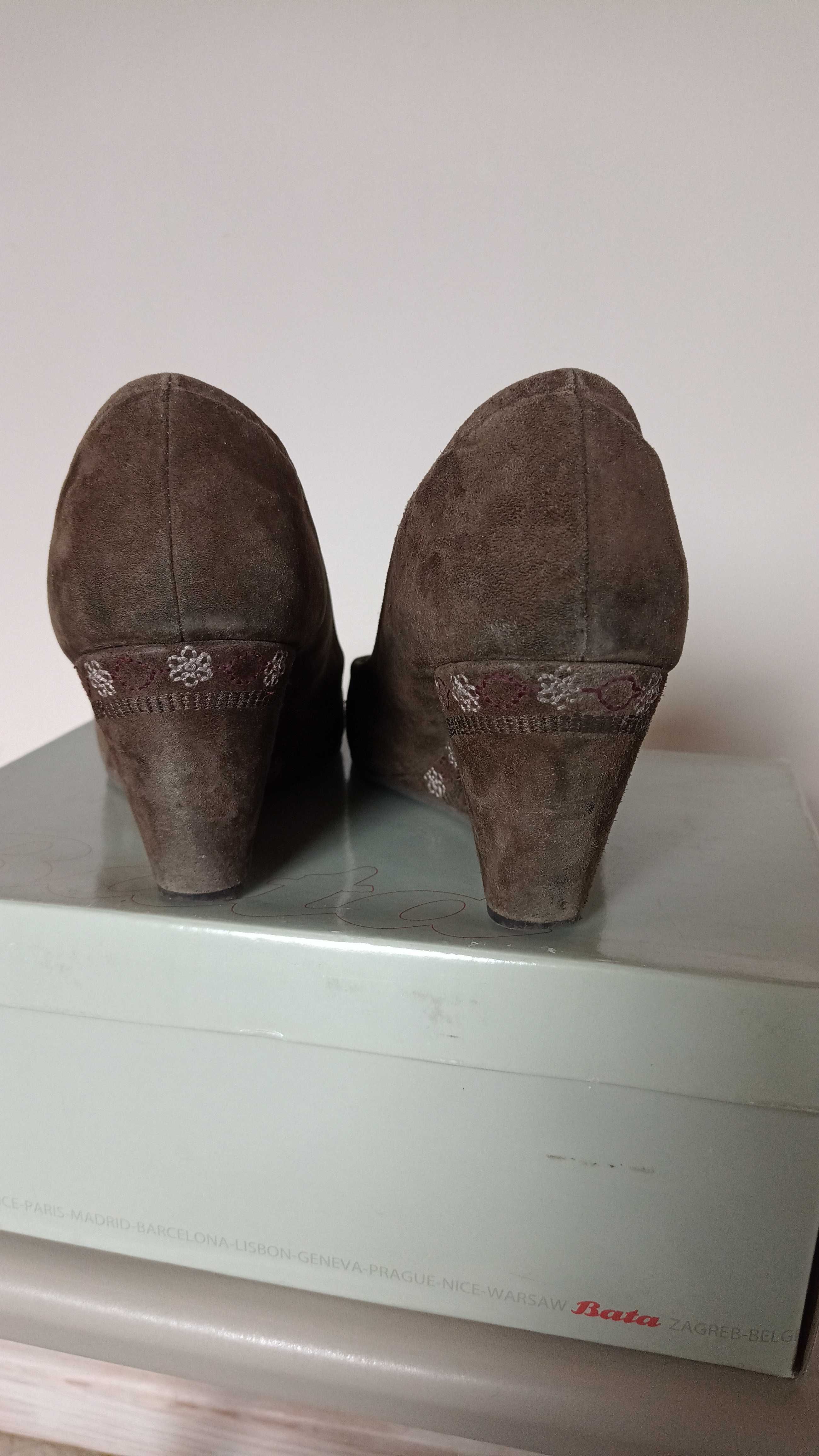 Buty na koturnie BATA rozm. 38