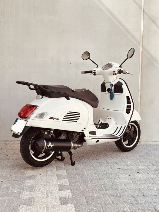 Vespa GTS Super 300 - Full Extras