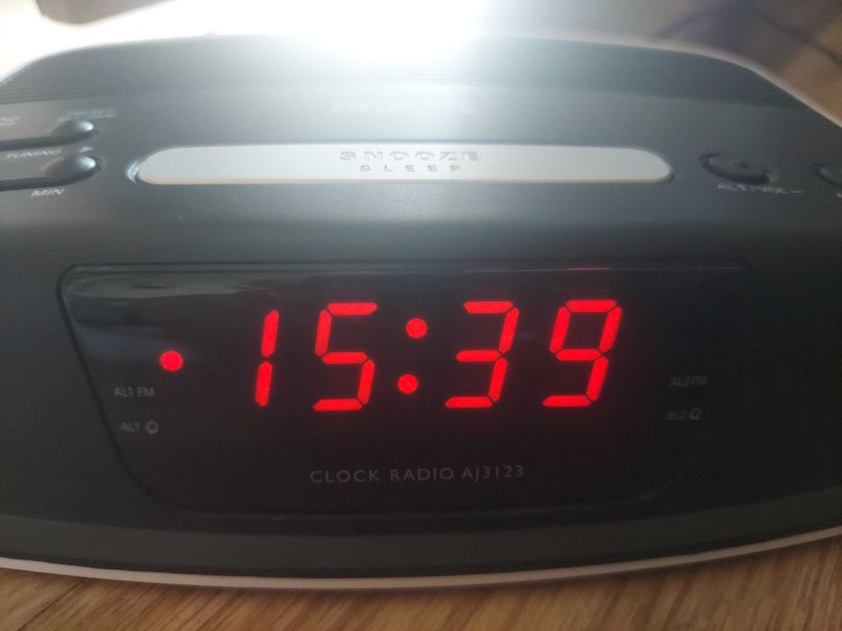 Phillips AJ3123 електронний годинник радіо радіобудильник