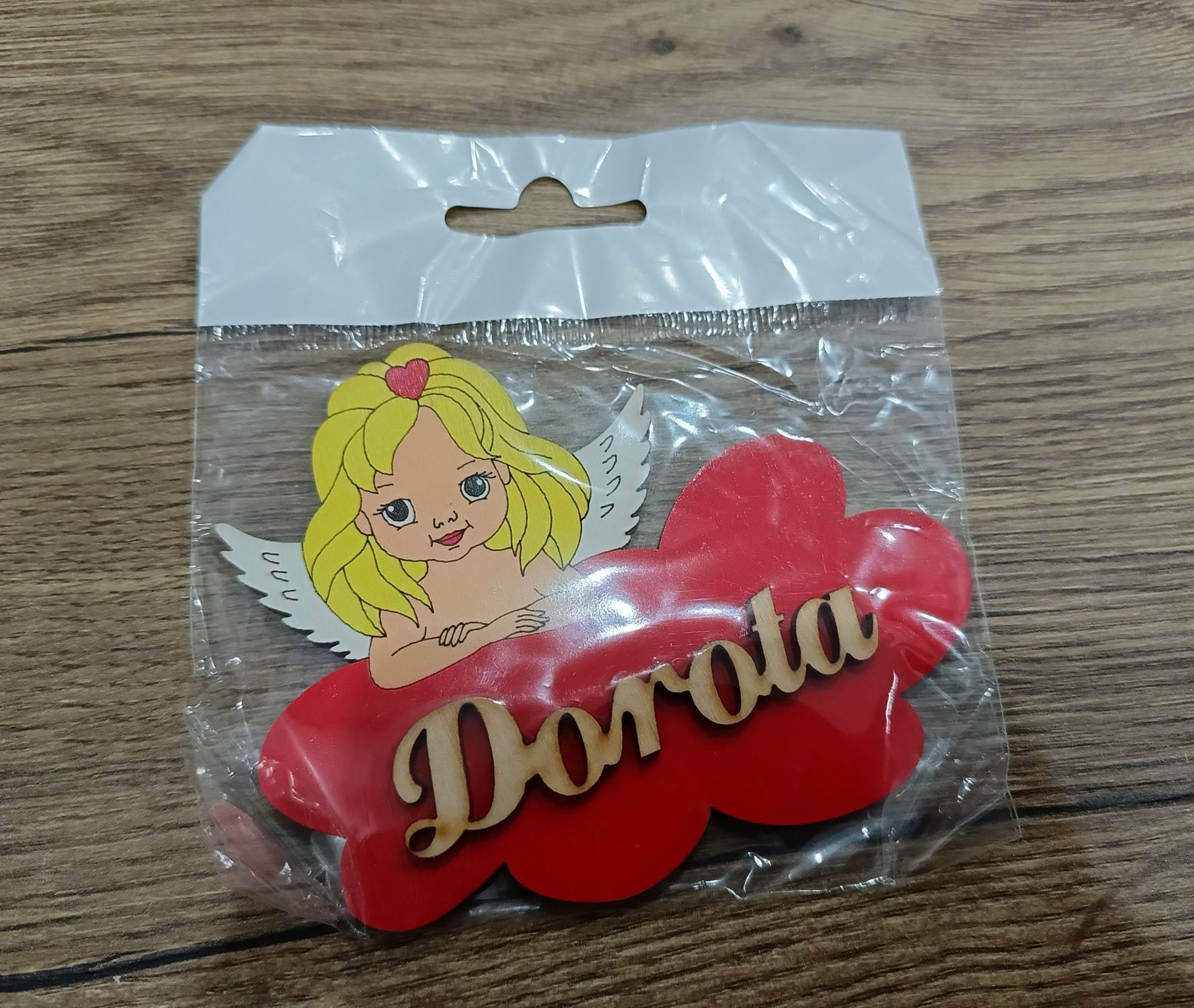 Drewniana naklejka Aniołek z imieniem Dorota