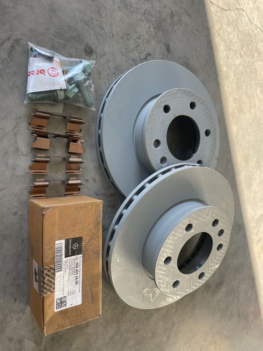 Комплект гальма перед колодки тормозні диски датчики w906w907 Sprinter