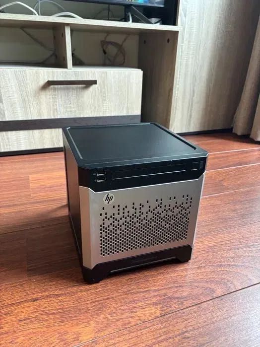 Продается HP MicroServer Gen8 с дисками - для дома/ офиса - NAS