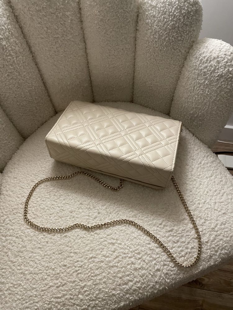Love Moschino Smart Daily kremowa torebka pikowana kopertówka ekoskóra