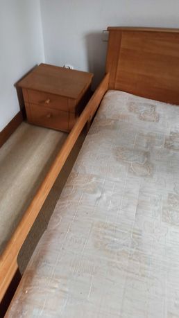 Łóżko z materacem 160 x 200 cm  za darmo