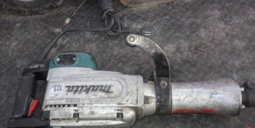 Отбойник Makita  HM 1304 B