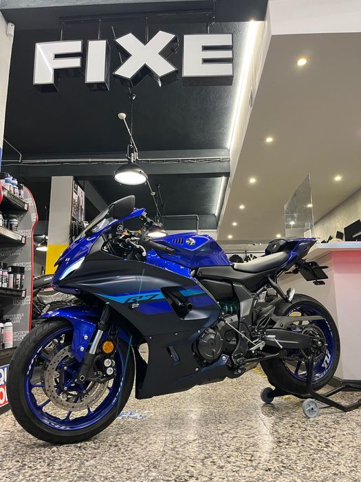 Yamaha R7 de 2024 em estado Irrepreensível. Linha Leo Vince. Extras